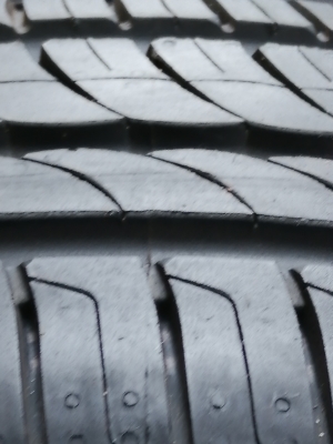 ยาง​น้องๆป้ายแดง​ PIRELLI​ 205 55 16​ กลางปี18 ดอกเต็ม​ เนื้อนิ่มๆ ไม่มีปะ ใช้ยาว ราคาไม่​แพง​