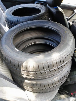 ยาง​น้องๆป้ายแดง​ PIRELLI​ 205 55 16​ กลางปี18 ดอกเต็ม​ เนื้อนิ่มๆ ไม่มีปะ ใช้ยาว ราคาไม่​แพง​