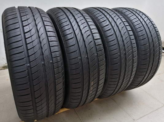 ยาง​น้องๆป้ายแดง​ PIRELLI​ 205 55 16​ กลางปี18 ดอกเต็ม​ เนื้อนิ่มๆ ไม่มีปะ ใช้ยาว ราคาไม่​แพง​
