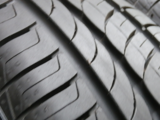 ยาง​น้องๆป้ายแดง​ PIRELLI​ 205 55 16​ กลางปี18 ดอกเต็ม​ เนื้อนิ่มๆ ไม่มีปะ ใช้ยาว ราคาไม่​แพง​