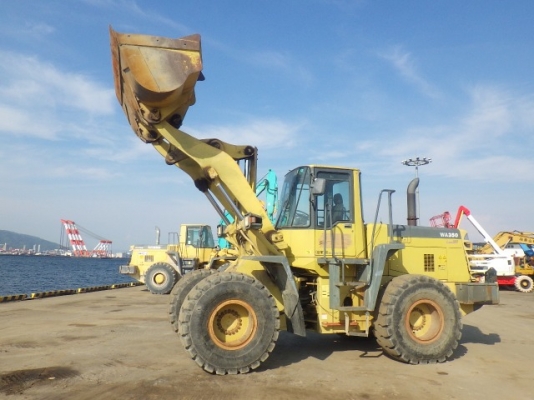 ขายรถตักล้อยาง KOMATSU WA350-3E นำเข้าเองจากญี่ปุ่น สภาพสวยพร้อมใช้ ถึงเร็วๆนี้ครับ