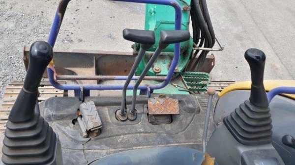 Komatsu PC40MR-1F มีลายหัวเจาะ นำเข้าจากญี่ปุ่น โทร. 080-6565422 (หนิง)