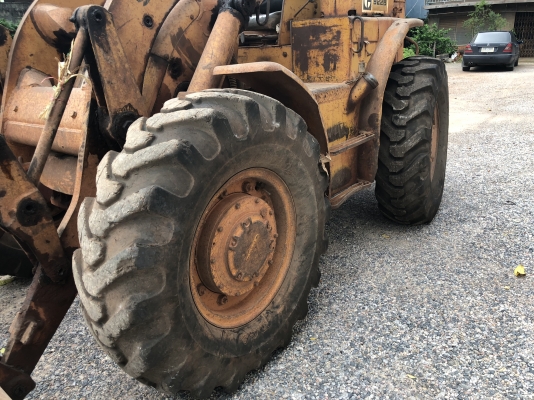 ขายรถตักล้อยาง CATERPILLAR 922B เครื่อง 80แรงม้า สวยๆเดิมๆเล่มทะเบียน สนใจโทร 081-970-1072