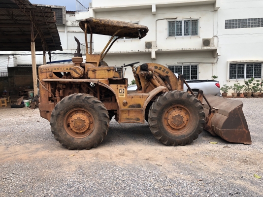 ขายรถตักล้อยาง CATERPILLAR 922B เครื่อง 80แรงม้า สวยๆเดิมๆเล่มทะเบียน สนใจโทร 081-970-1072