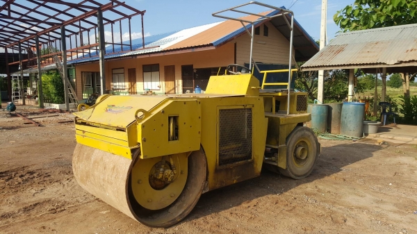 ขาย รถบดขนาด 3.5 ตัน เอวอ่อน ล้อเหล็กหน้า ยางหลัง สั่นทะเทือนได้ เครื่องยนต์ 3 สูบ รถพร้อมใช้งานครับ เอกสารใบซื้อขาย