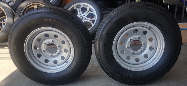 ล้อใหม่กะทะผ่า15 6รูพร้อมยาง\%XCD225/75/15 ปี18 2 ล้อ