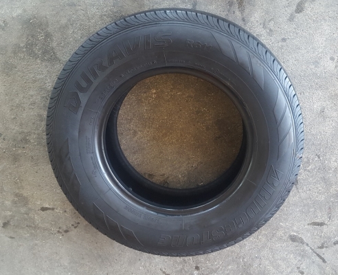 ขายยาง\% 195R15 ปี 3717 BRIDGESTONE R611 4 เส้น ขายยาง\% 195R15 ปี 3717 BRIDGESTONE R611 4 เส้น