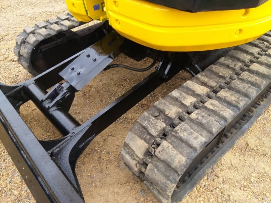 ขายรถแมคโค KOMATSU PC 38UU-2 เทียบเท่า PC40 แทรคยาง บูมออฟเซท คอนโทรลสั้น ไฟฟ้า ติอต่อ 098-7962549