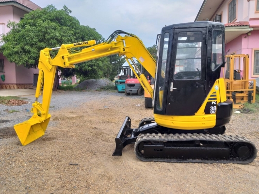 ขายรถแมคโค KOMATSU PC 38UU-2 เทียบเท่า PC40 แทรคยาง บูมออฟเซท คอนโทรลสั้น ไฟฟ้า ติอต่อ 098-7962549