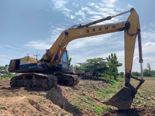 ขาย  365,000 บาท KOMATSU PC200-5  เครื่องเปลียน 6BD1-Turbo แรง ปั้มเดิมแรง แอร์เย็น โช่หนา เอวแน่น ตัวเดินเงียบ เอกสารชื้อขาย  รถอยู่  สุรินทร์ โทร 0610710295  สนใจ รายการสินค้า อื่นๆ ที่ เว็ปไชค์ Truck2Hand https://www.truck2hand.com/index.php?actions=co