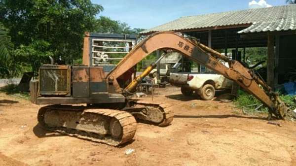 ขายแบคโฮKOMATSU PC60-3 มีหัวคีปพร้อมบุ้งกี๋ราคา 200,000