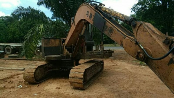 ขายแบคโฮKOMATSU PC60-3 มีหัวคีปพร้อมบุ้งกี๋ราคา 200,000