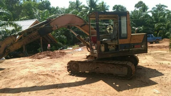 ขายแบคโฮKOMATSU PC60-3 มีหัวคีปพร้อมบุ้งกี๋ราคา 200,000