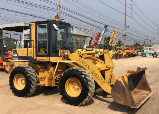 ขายรถตักล้อยาง KOMATSU WA100-1 นำเข้าเองจากญี่ปุ่น สภาพสวยพร้อมใช้ มีVDOการทำงานครับ ขายรถตักล้อยาง KOMATSU WA100-1 นำเข้าเองจากญี่ปุ่น สภาพสวยพร้อมใช้ มีVDOการทำงานครับ