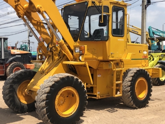 ขายรถตักล้อยาง KOMATSU WA200-1 นำเข้าเองจากญี่ปุ่น สภาพสวยพร้อมใช้ มีVDOการทำงานครับ