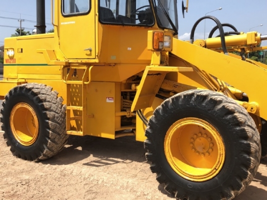 ขายรถตักล้อยาง KOMATSU WA200-1 นำเข้าเองจากญี่ปุ่น สภาพสวยพร้อมใช้ มีVDOการทำงานครับ