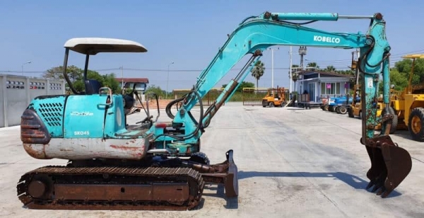 SK045  KOBELCO @ 325,000บาท มีลายหัวกะแทก (ตัวรถขนาดเทียบเท่าPC45) เครื่องดีปั่มแรงคอลโทลน้ำมันปั้มนิ้ว เพิ่งนำเข้ามายังไม่เคยใช้งานในไทยเลยเครื่อง 4สูบK4N บูมอามร์สวยเร็วแรงไม่โหลดไฮโดรไม่รั่วซึม แห้งทุกชิ้น เอกสารอินวอยล์ รถแม็คโฮมือสองรถญี่ปุ่นสภาพดี