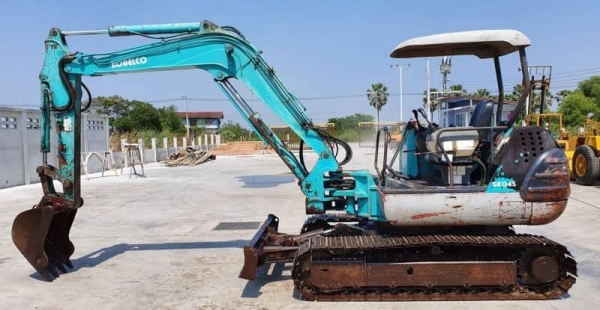 SK045  KOBELCO @ 325,000บาท มีลายหัวกะแทก (ตัวรถขนาดเทียบเท่าPC45) เครื่องดีปั่มแรงคอลโทลน้ำมันปั้มนิ้ว เพิ่งนำเข้ามายังไม่เคยใช้งานในไทยเลยเครื่อง 4สูบK4N บูมอามร์สวยเร็วแรงไม่โหลดไฮโดรไม่รั่วซึม แห้งทุกชิ้น เอกสารอินวอยล์ รถแม็คโฮมือสองรถญี่ปุ่นสภาพดี