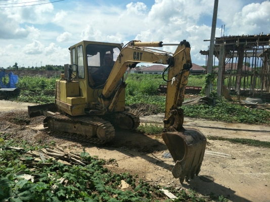 ขายรถแบคโฮ CAT 30 คอลโทรลสั้น ปั๊มนิ้ว ตัวเดินแบบรุ่น 1 ประตูมี ติดแอร์ได้เลย ราคา 160000