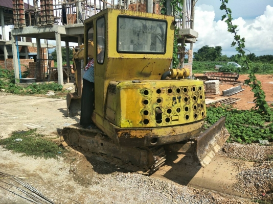 ขายรถแบคโฮ CAT 30 คอลโทรลสั้น ปั๊มนิ้ว ตัวเดินแบบรุ่น 1 ประตูมี ติดแอร์ได้เลย ราคา 160000