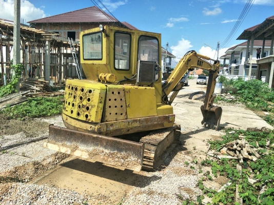 ขายรถแบคโฮ CAT 30 คอลโทรลสั้น ปั๊มนิ้ว ตัวเดินแบบรุ่น 1 ประตูมี ติดแอร์ได้เลย ราคา 160000