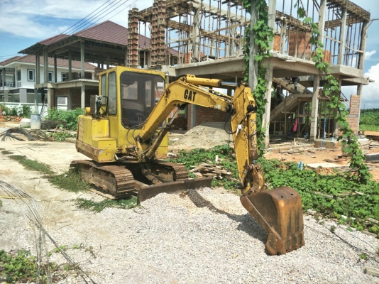 มี VDO ให้ชม.รถแบคโฮ CAT 30 คอลโทรลสั้น ปั๊มนิ้ว ตัวเดินแบบรุ่น 1 ประตูมี ติดแอร์ได้เลย ราคา 160000