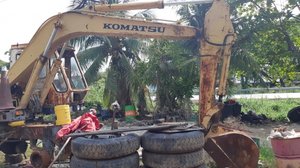ขาย 125,000 KOMATSU pw 100-2 เครื่องดี ปั้มดี แต่เป็นรถจอด ต้องเช็ค เพลาล่างขาด ยางพร้อมกะทะล้อถอดไว้ อะไหล่ครบ มีเท้าช้าง ขายตามสภาพราคาถูก รถอยู่ นครสวรรค์ 064-191-1112 ขาย 125,000 KOMATSU pw 100-2 เครื่องดี ปั้มดี แต่เป็นรถจอด ต้องเช็ค เพลาล่างขาด ยางพร้อมกะทะล้อถอดไว้ อะไหล่ครบ มีเท้าช้าง ขายตามสภาพราคาถูก รถอยู่ นครสวรรค์ 064-191-1112