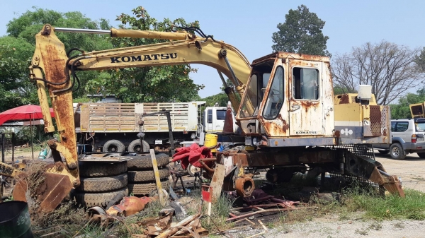 ขาย 125,000 KOMATSU pw 100-2 เครื่องดี ปั้มดี แต่เป็นรถจอด ต้องเช็ค เพลาล่างขาด ยางพร้อมกะทะล้อถอดไว้ อะไหล่ครบ มีเท้าช้าง ขายตามสภาพราคาถูก รถอยู่ นครสวรรค์ 064-191-1112 ขาย 125,000 KOMATSU pw 100-2 เครื่องดี ปั้มดี แต่เป็นรถจอด ต้องเช็ค เพลาล่างขาด ยางพร้อมกะทะล้อถอดไว้ อะไหล่ครบ มีเท้าช้าง ขายตามสภาพราคาถูก รถอยู่ นครสวรรค์ 064-191-1112