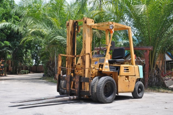 ขายFORKLIFT KOMATSU FG20 (2ตัน)สภาพสวยเดิมจากญี่ปุ่น ยังไม่เคยใช้งานในไทย หาอยู่รับรองไม่ผิดหวัง 99,000เท่านั้น