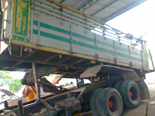 ขายสิบล้อดั้มสองเพลาสวยๆๆเกียร์อีตั้นกะบะเนียมเครื่อง195