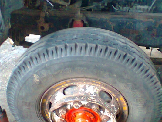 ขายสิบล้อดั้มสองเพลาสวยๆๆเกียร์อีตั้นกะบะเนียมเครื่อง195