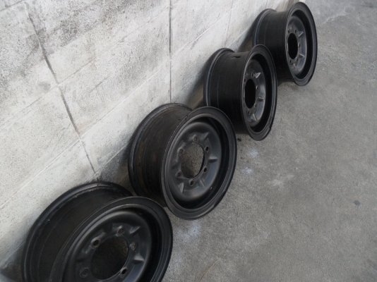 ล้อกะทะ 15นิ้ว 6รู มีคิ้ว เพลาลอย บรรทุก สวยๆ 4 วง