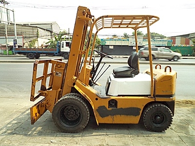 ขายรถยกTCM 2.5 ตัน  เครื่องเบนซิน งาเทด้ำ  เสาสูง 3.5 เมตร ล้อหน้าคุ่ พวงมาลัยเพาเว่อร์  สีเดิมจากนอก นำเข้าจากญี่ปุ่น ใช้งานได้ทันที