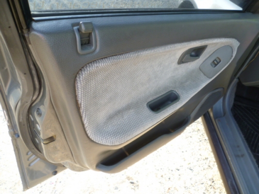 ขายฮอนด้าซีวิคเตารีด 4 ประตู ปี94  โทร 081 3298448