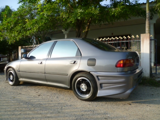 ขายฮอนด้าซีวิคเตารีด 4 ประตู ปี94  โทร 081 3298448