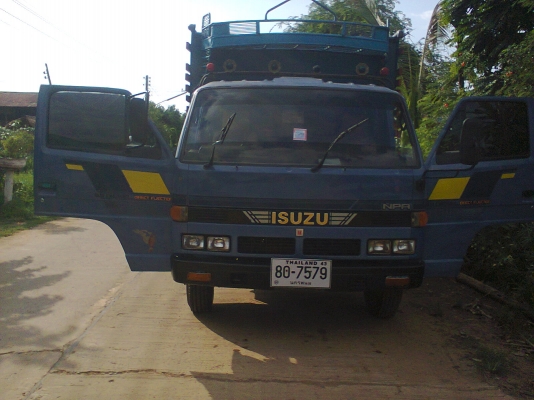 115 NPR รถห้าง สภาพพร้อมใช้