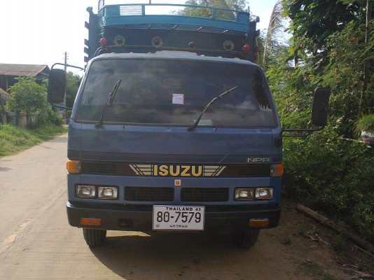 115 NPR รถห้าง สภาพพร้อมใช้ 115 NPR รถห้าง สภาพพร้อมใช้