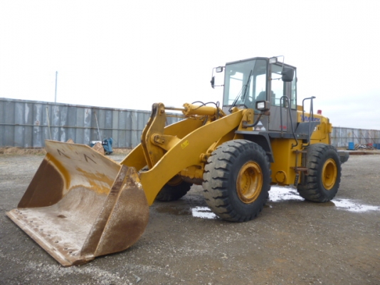 รถตักล้อยาง TCM  L27-1 ปี 2000,3300ชั่วโมง รถสวยจริงๆครับ รถนอกนำเข้า ใช้งานได้เลยไม่เคยใช้ในไทย ใช้งานน้อย ราคาถูกครับ ติดต่อ มานะ 085-9049669