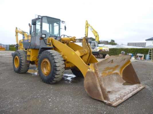 รถตักล้อยาง TCM  L27-1 ปี 2000,3300ชั่วโมง รถสวยจริงๆครับ รถนอกนำเข้า ใช้งานได้เลยไม่เคยใช้ในไทย ใช้งานน้อย ราคาถูกครับ ติดต่อ มานะ 085-9049669