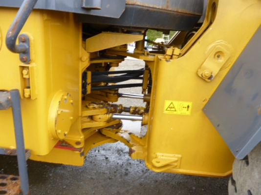 รถตักล้อยาง TCM  L27-1 ปี 2000,3300ชั่วโมง รถสวยจริงๆครับ รถนอกนำเข้า ใช้งานได้เลยไม่เคยใช้ในไทย ใช้งานน้อย ราคาถูกครับ ติดต่อ มานะ 085-9049669