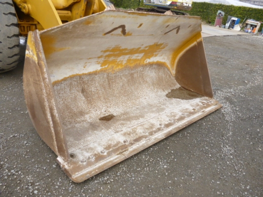 รถตักล้อยาง TCM  L27-1 ปี 2000,3300ชั่วโมง รถสวยจริงๆครับ รถนอกนำเข้า ใช้งานได้เลยไม่เคยใช้ในไทย ใช้งานน้อย ราคาถูกครับ ติดต่อ มานะ 085-9049669