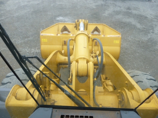 รถตักล้อยาง TCM  L27-1 ปี 2000,3300ชั่วโมง รถสวยจริงๆครับ รถนอกนำเข้า ใช้งานได้เลยไม่เคยใช้ในไทย ใช้งานน้อย ราคาถูกครับ ติดต่อ มานะ 085-9049669