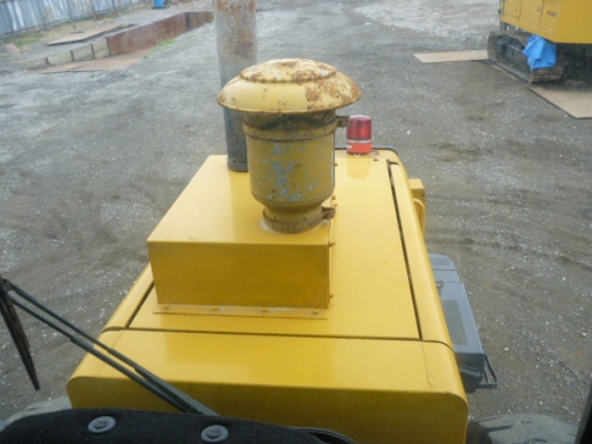 รถตักล้อยาง TCM  L27-1 ปี 2000,3300ชั่วโมง รถสวยจริงๆครับ รถนอกนำเข้า ใช้งานได้เลยไม่เคยใช้ในไทย ใช้งานน้อย ราคาถูกครับ ติดต่อ มานะ 085-9049669