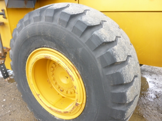 รถตักล้อยาง TCM  L27-1 ปี 2000,3300ชั่วโมง รถสวยจริงๆครับ รถนอกนำเข้า ใช้งานได้เลยไม่เคยใช้ในไทย ใช้งานน้อย ราคาถูกครับ ติดต่อ มานะ 085-9049669