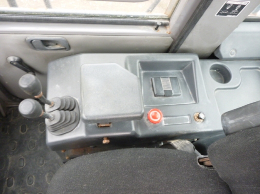 รถตักล้อยาง TCM  L27-1 ปี 2000,3300ชั่วโมง รถสวยจริงๆครับ รถนอกนำเข้า ใช้งานได้เลยไม่เคยใช้ในไทย ใช้งานน้อย ราคาถูกครับ ติดต่อ มานะ 085-9049669