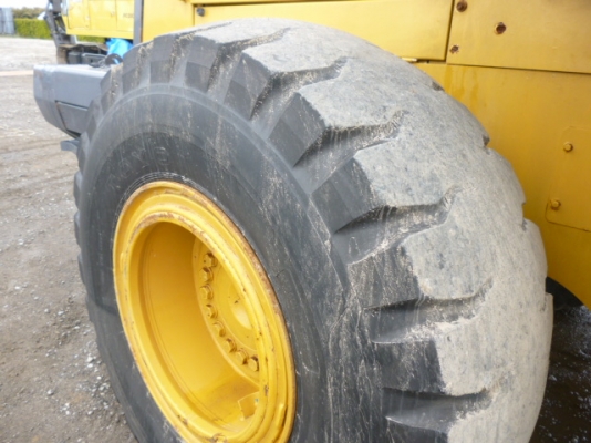 รถตักล้อยาง TCM  L27-1 ปี 2000,3300ชั่วโมง รถสวยจริงๆครับ รถนอกนำเข้า ใช้งานได้เลยไม่เคยใช้ในไทย ใช้งานน้อย ราคาถูกครับ ติดต่อ มานะ 085-9049669