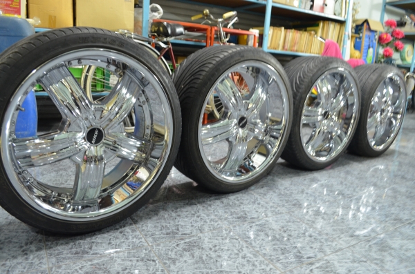ล้อแม็กโครเมี่ยม 20" 6รู/139.7 กว้าง 9นิ้ว พร้อมยางงามมาก ล้อแม็กโครเมี่ยม 20" 6รู/139.7 กว้าง 9นิ้ว พร้อมยางงามมาก
