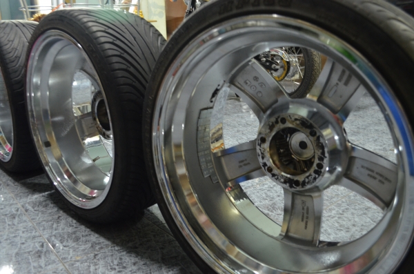 ล้อแม็กโครเมี่ยม 20" 6รู/139.7 กว้าง 9นิ้ว พร้อมยางงามมาก ล้อแม็กโครเมี่ยม 20" 6รู/139.7 กว้าง 9นิ้ว พร้อมยางงามมาก