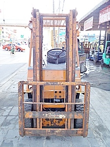 ขายรถยกโตโยต้า 1 ตัน   เครื่องดีเซล  กระบอกคู่  เสาสูง 3 เมตร    สีเดิมจากนอก  พวงมาลัยเพาเว่อร์ นำเข้าจากญี่ปุ่น ใช้งานได้ทันที