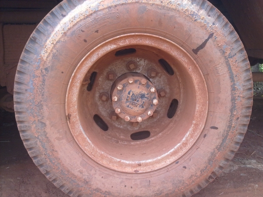 ขายรถสิบล้อบรรทุกแมคโครถเกี่ยวข้าว